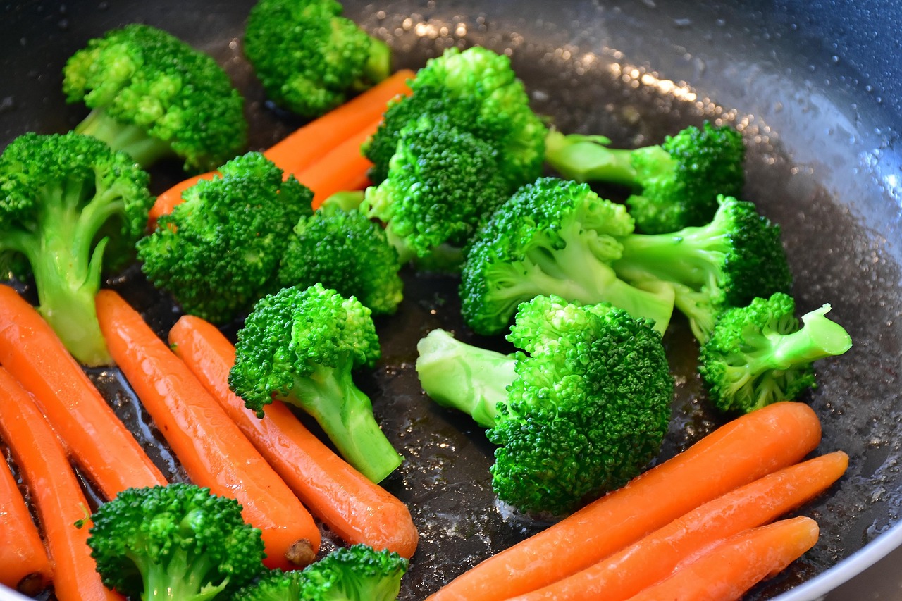 Can Chickens Eat Carrots? Raw, Cooked & Tops Guide