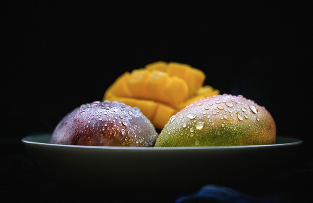 Can Budgies Eat Mango? (In moderation) | Budgie Food List